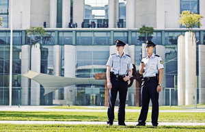 Objektschützer vor dem Bundeskanzleramt