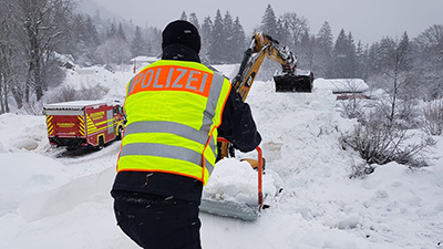Bundespolizei hilft beim Schneechaos in Berchtesgaden