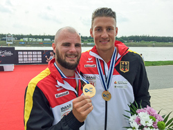 Überglückliche Weltmeister: PM Peter Kretschmer und PMA Yul Oeltze