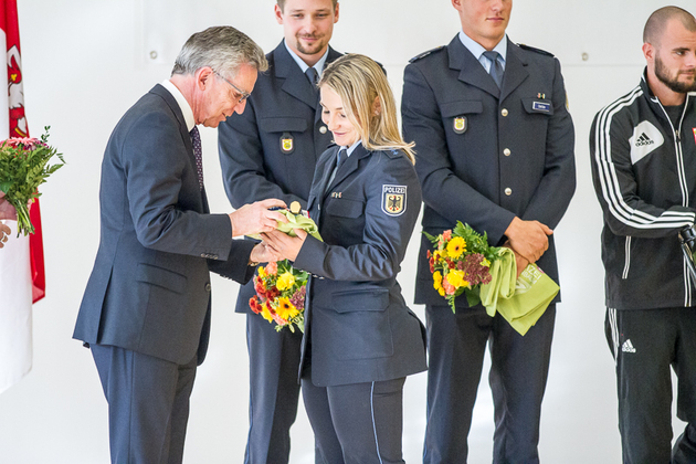 6Vereidigung der Dienstanfängerinnen und Dienstanfänger der Bundespolizeisportschule Kienbaum und Sportlerehrung für das Sportjahr 2016 / 2017