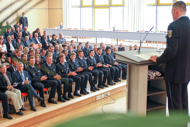 Dienststellenleiter Jochen Maron begrüßt Gäste und Angehörige der Bundespolizeisportschule Kienbaum.