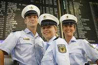 Bundes-Polizisten am Flug-Hafen
