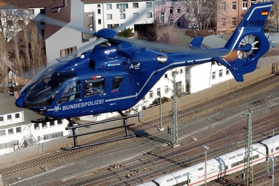 Hubschraubereinsatz zur Überwachung der Bahnanlagen