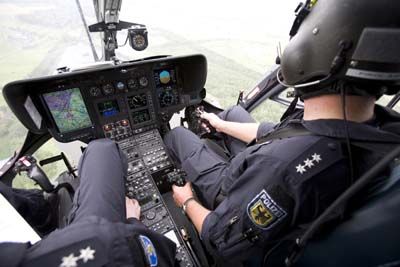 Blick ins Cockpit einer EC 135
