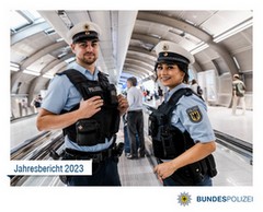 Ein Polizist und eine Polizistin
