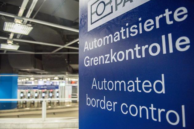 Hinweisschild Automatisierte Grenzkontrolle